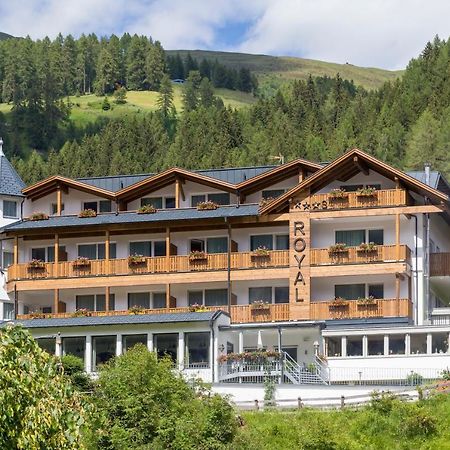 Hotel Royal Und Ferienhaus Annabel Sexten Exterior foto